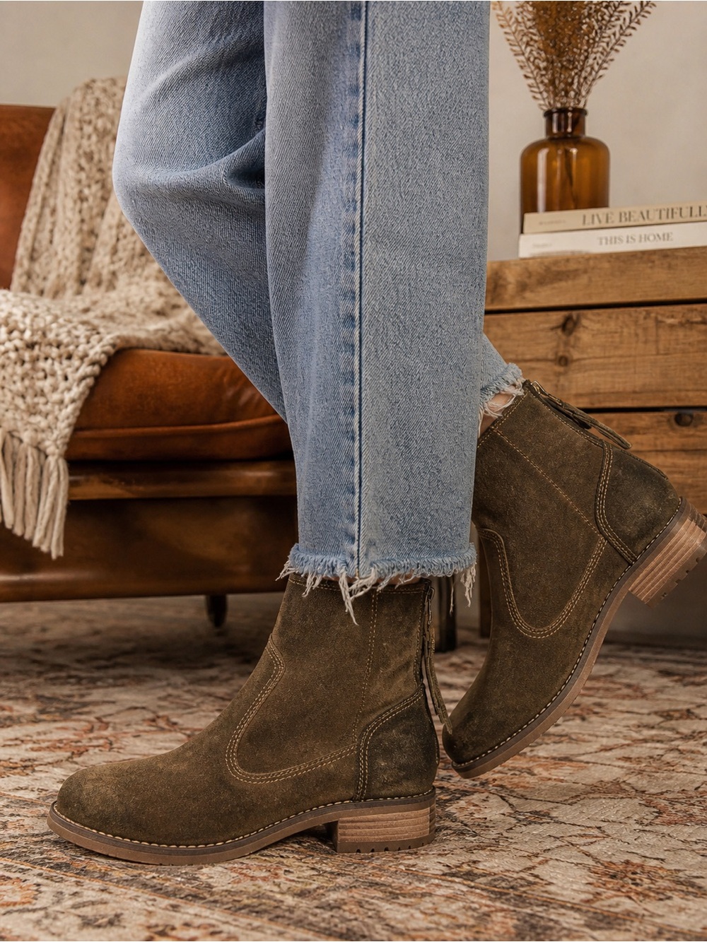 Cruza Mila Size 8 Brown Suede Leather Ankle Boots Back Zip Lug Sole Boho Western